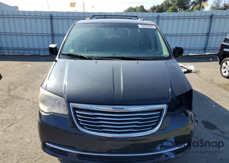 2014 Chrysler Town & Country Touring z USA, uszkodzony, nr VIN 2C4RC1BGXER398541